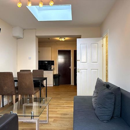 London Deluxe 6 Bedroom House ダグナム エクステリア 写真
