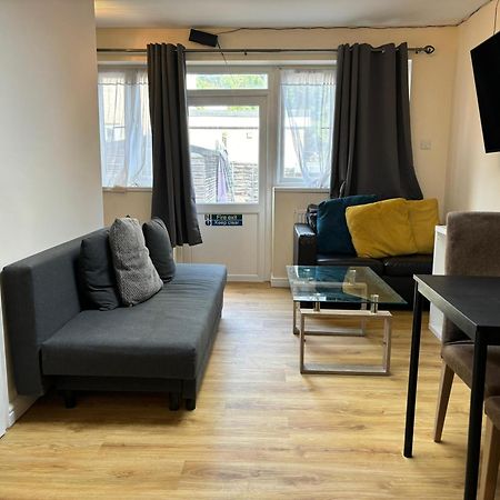 London Deluxe 6 Bedroom House ダグナム エクステリア 写真