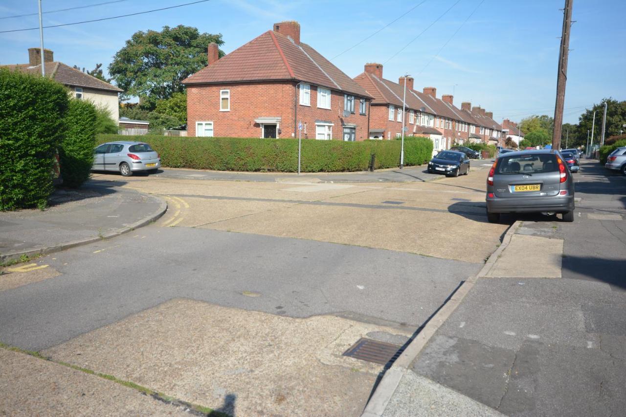 London Deluxe 6 Bedroom House ダグナム エクステリア 写真