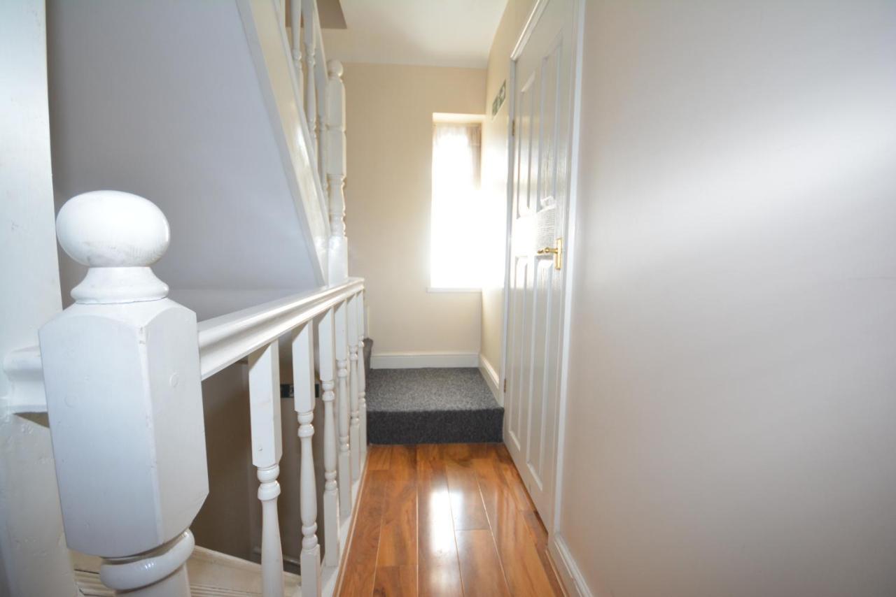 London Deluxe 6 Bedroom House ダグナム エクステリア 写真