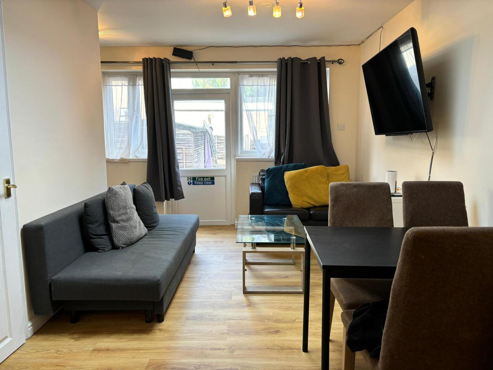 London Deluxe 6 Bedroom House ダグナム エクステリア 写真